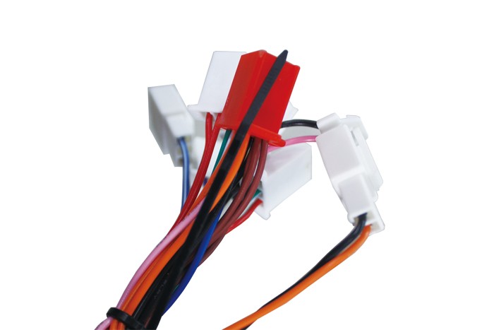 Single terminal crimped multi stranded wire harness